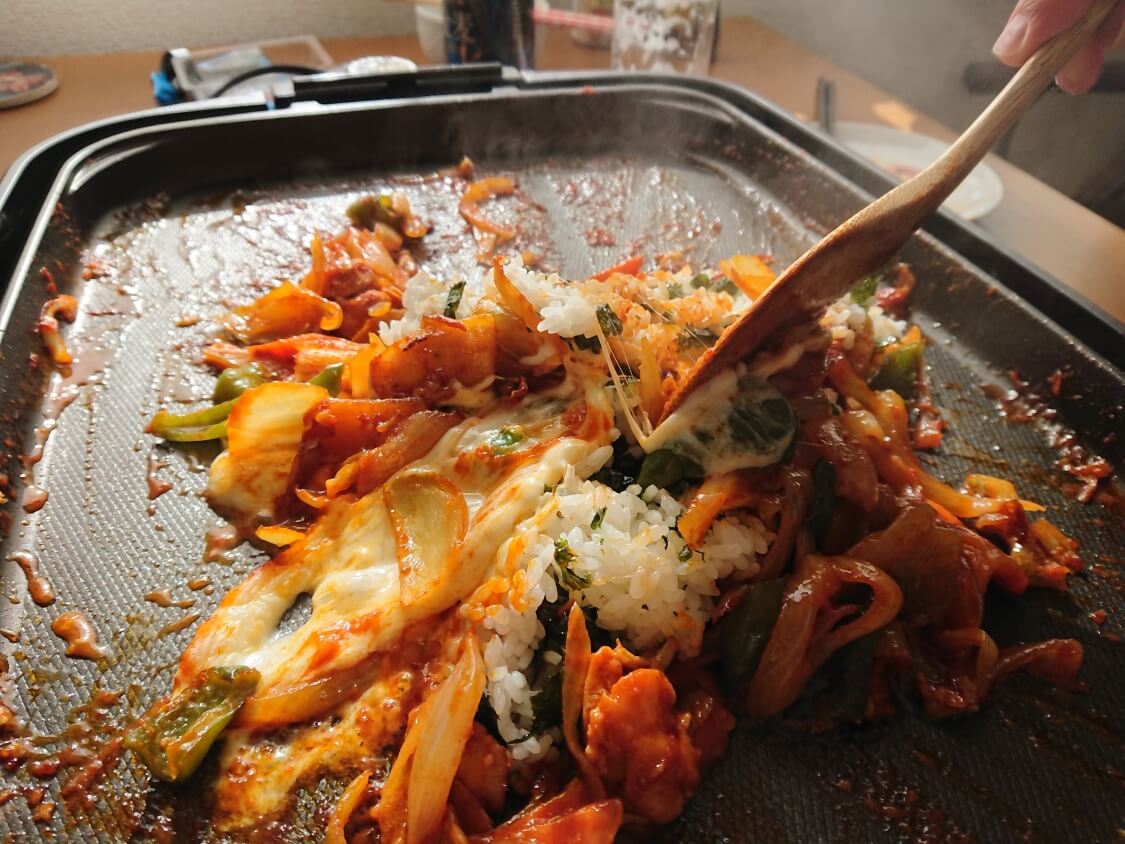 本場で食べた味を再現！ チーズタッカルビの韓国人気レシピ。〆のチャーハンの作り方