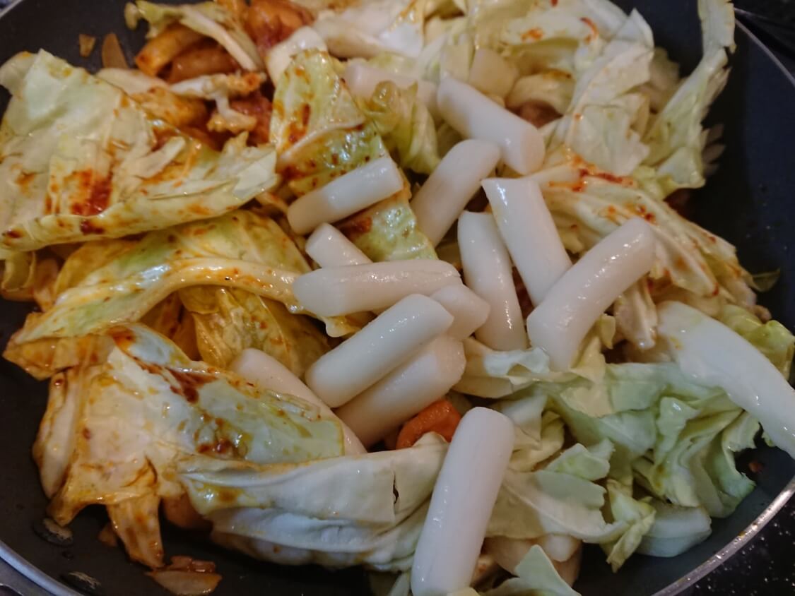 チーズタッカルビの韓国人気レシピ。フライパンでの作り方