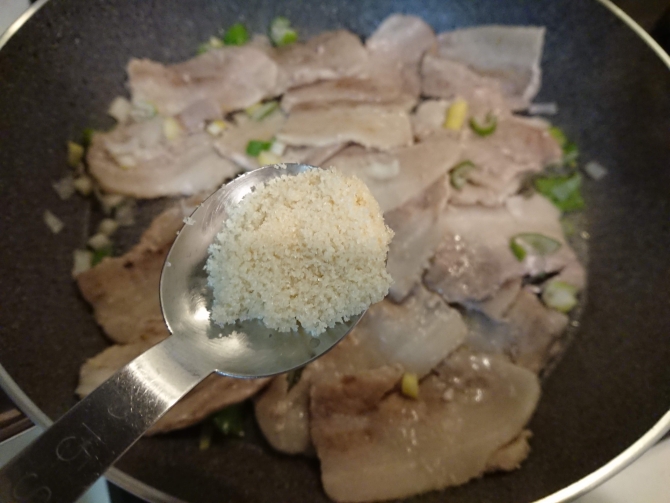 韓国の豚肉甘辛炒め、チェユクポックムのレシピ写真