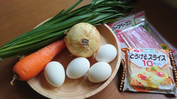 野菜たっぷりの韓国式の卵焼き（ケランマリ）の材料写真