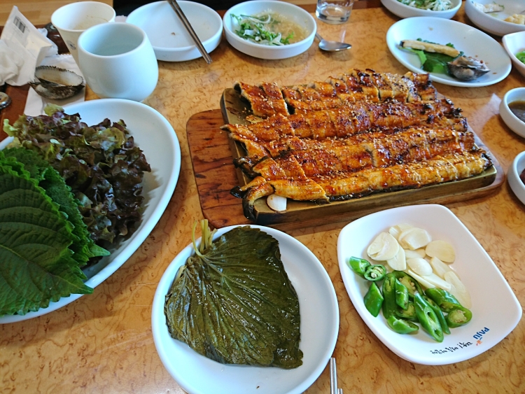 韓国のうなぎ屋さんで食べた料理写真