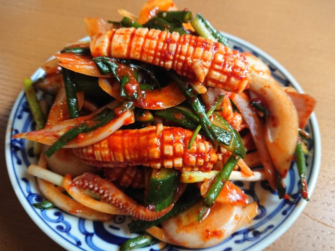 ゆでイカとキュウリの酢コチュジャン和え：韓国レシピの写真
