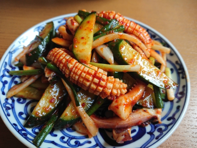 ゆでイカとキュウリの酢コチュジャン和え：韓国レシピの写真