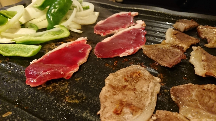猪肉の焼肉、食べ方の写真