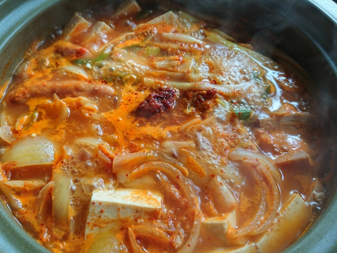 韓国の鍋「プデチゲ」のレシピ写真