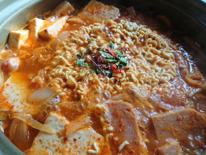 韓国の鍋「プデチゲ」のレシピ写真