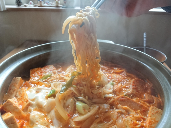 韓国の鍋「プデチゲ」の写真