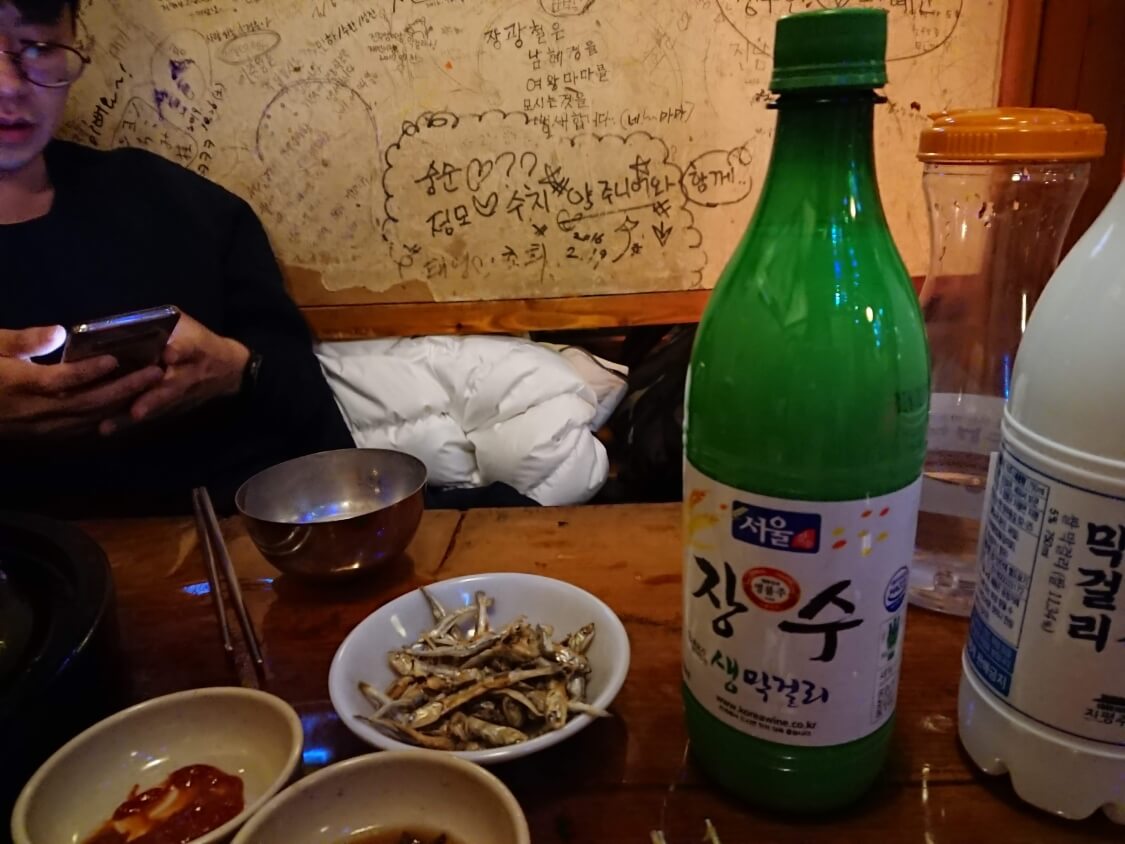 ソウルの人気居酒屋でマッコリ