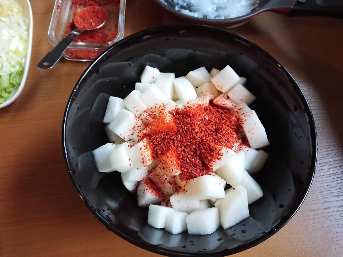 カクテキの韓国人気レシピ。和える