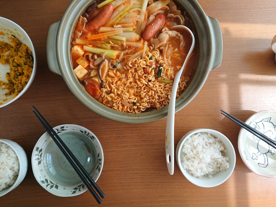 韓国チゲ鍋の食べ方