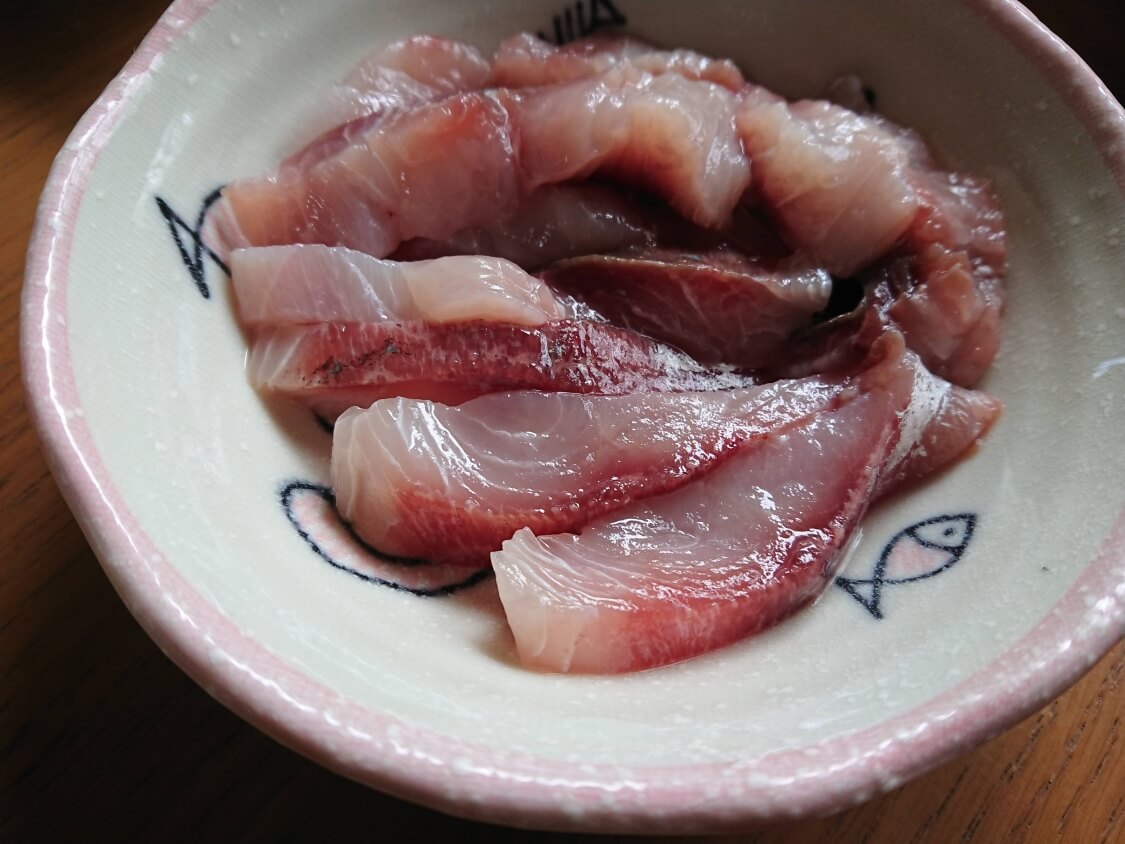 韓国の海鮮ユッケ丼のレシピ材料。マグロでもOK