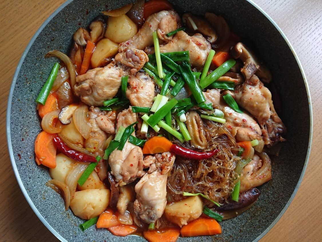 鶏肉の甘辛煮（韓国料理チムタク）
