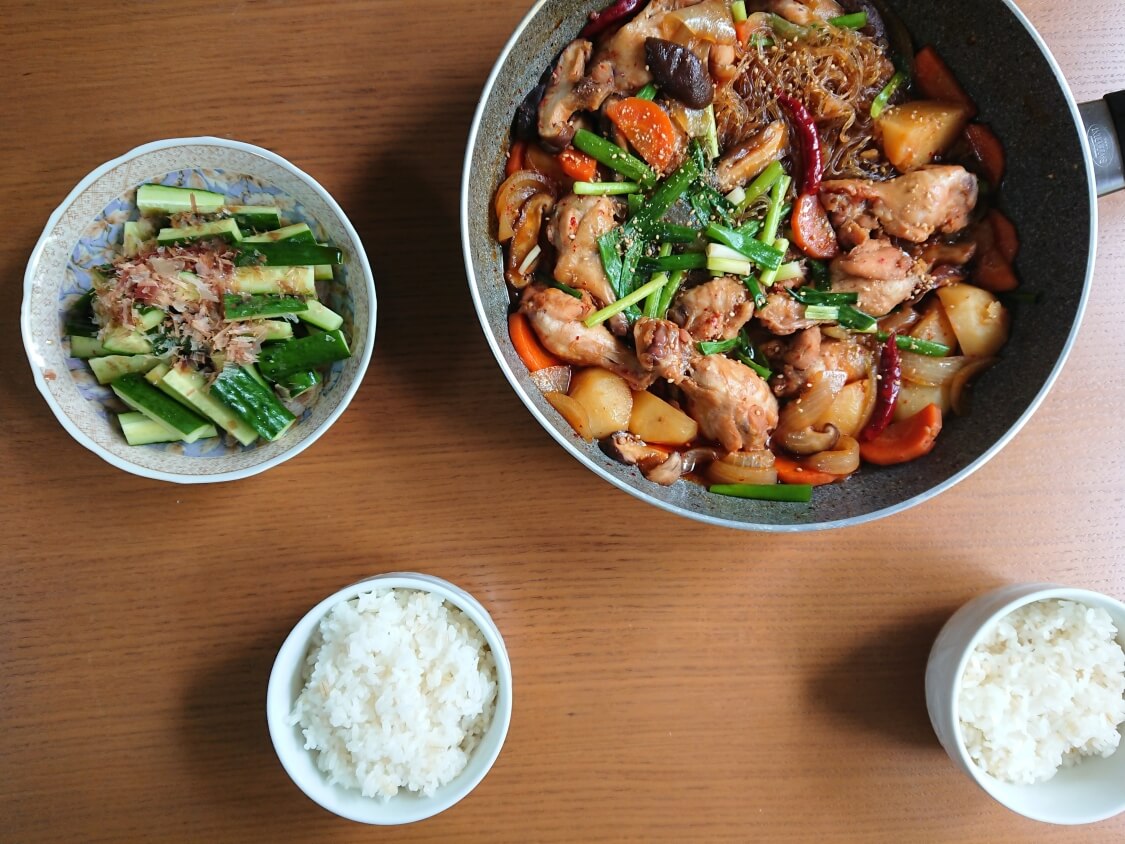 鶏肉の甘辛煮（韓国料理チムタク）