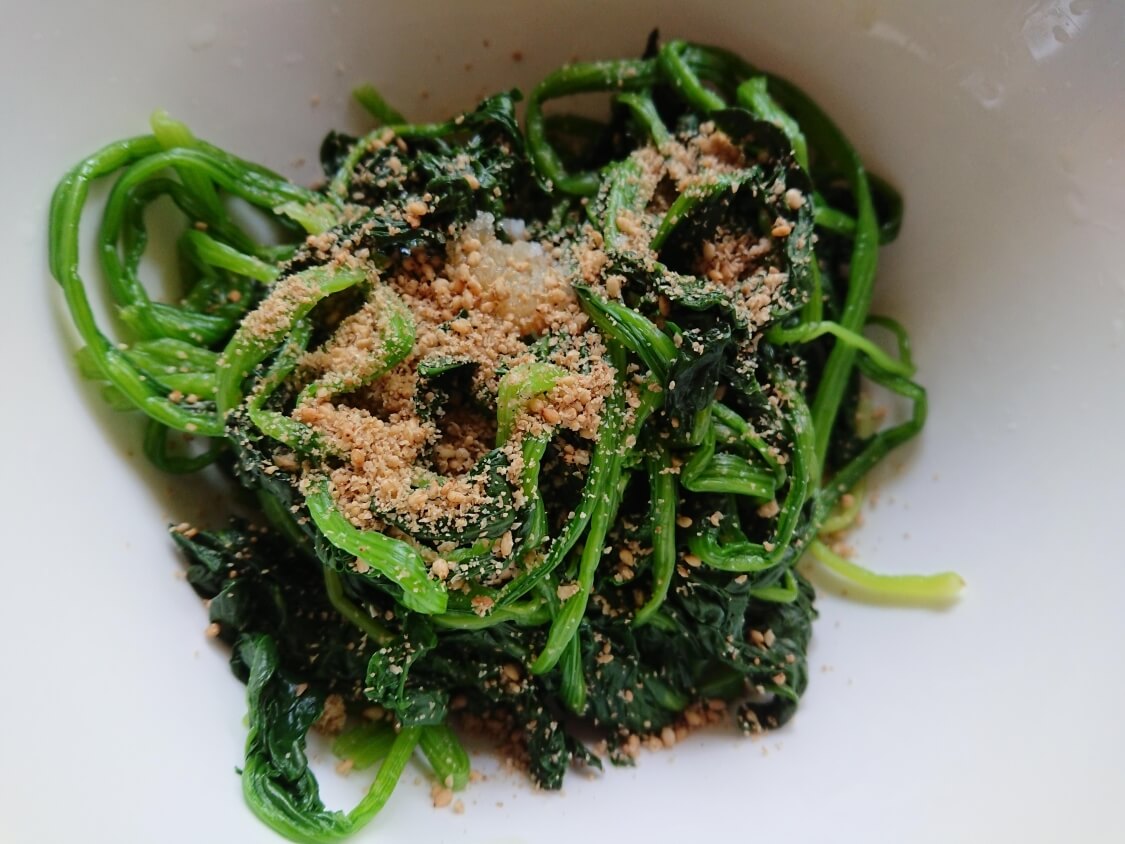 韓国の海苔巻きキンパの簡単レシピ。ほうれん草のナムル