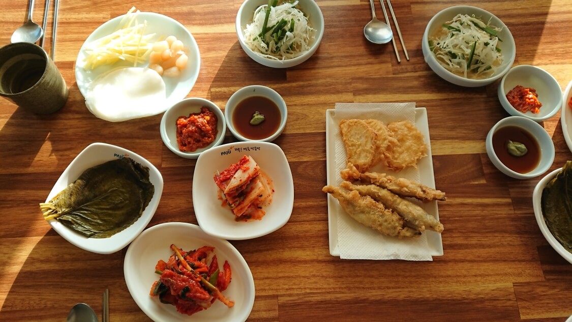 韓国でうなぎを食べる時の風景