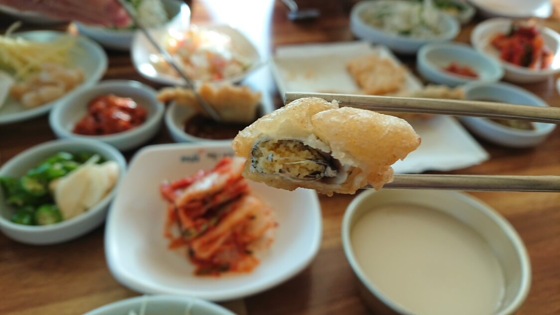 韓国でうなぎを食べる時の風景