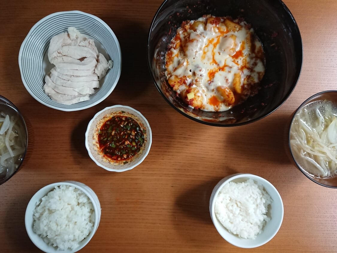 韓国風チーズコンビーフ。ホクホクじゃがいも入りの完成。付け合わせて食事