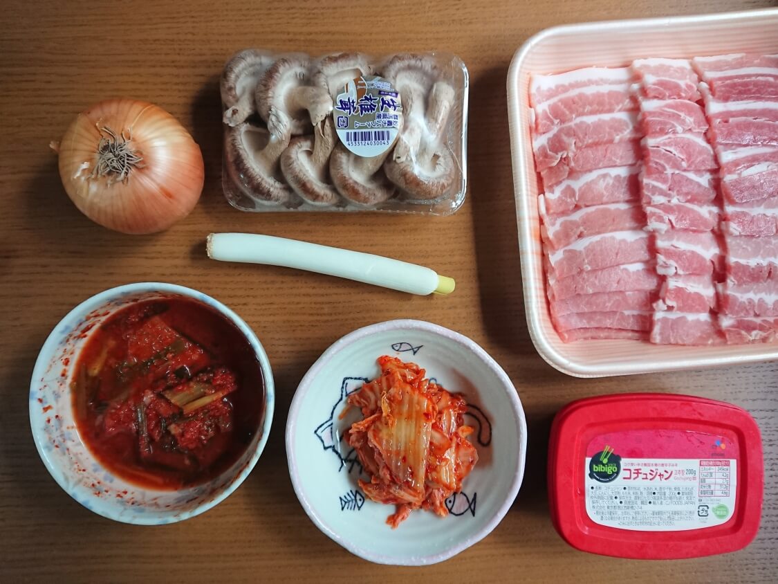 本格旨辛！豚キムチチゲの韓国人気レシピ。具と材料と調味料