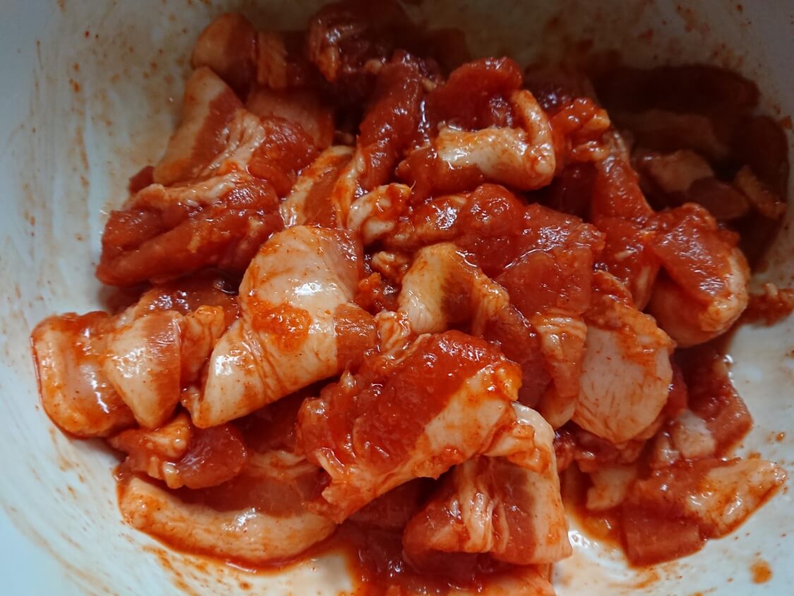 本格旨辛！豚キムチチゲの韓国人気レシピ。ヤンニョム