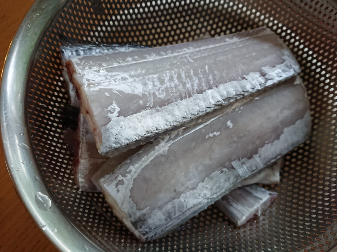 太刀魚の煮付け（カルチチョリム）のレシピ。太刀魚の皮の処理
