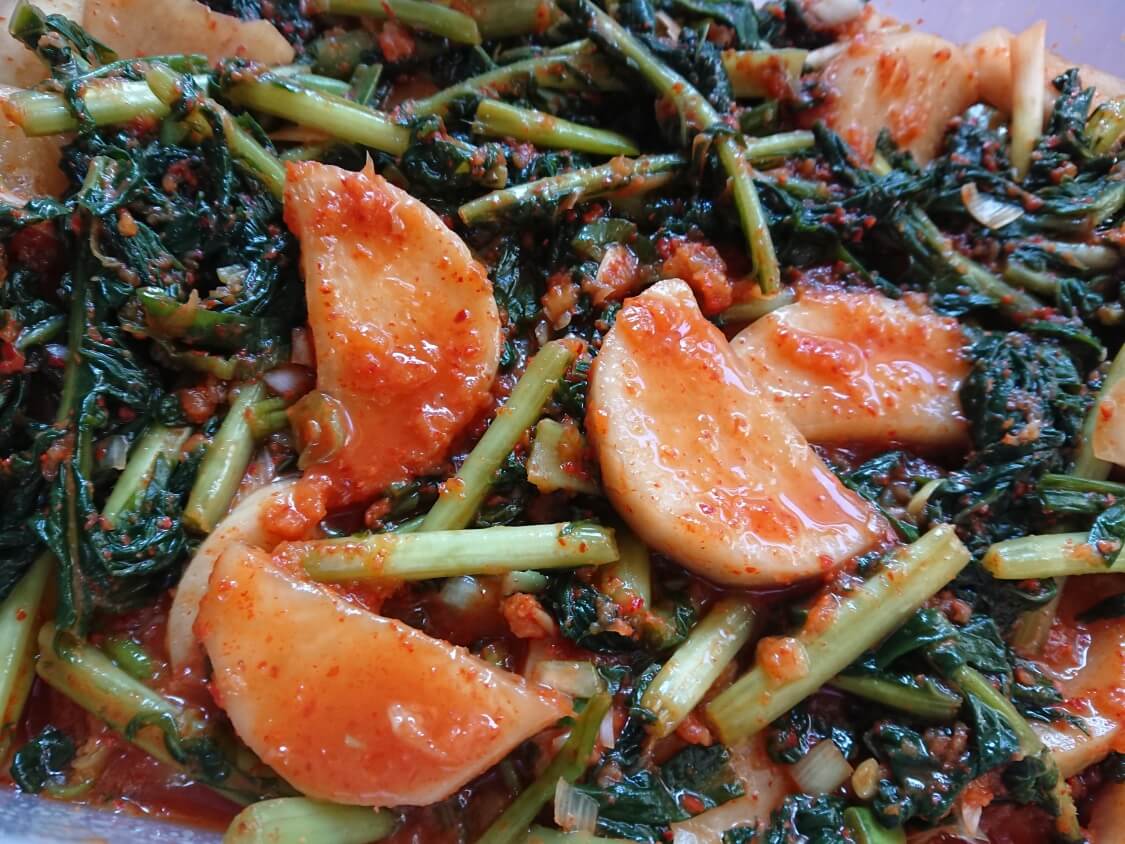 大根の葉入り！カクテキキムチの韓国レシピ。発酵による見た目の変化