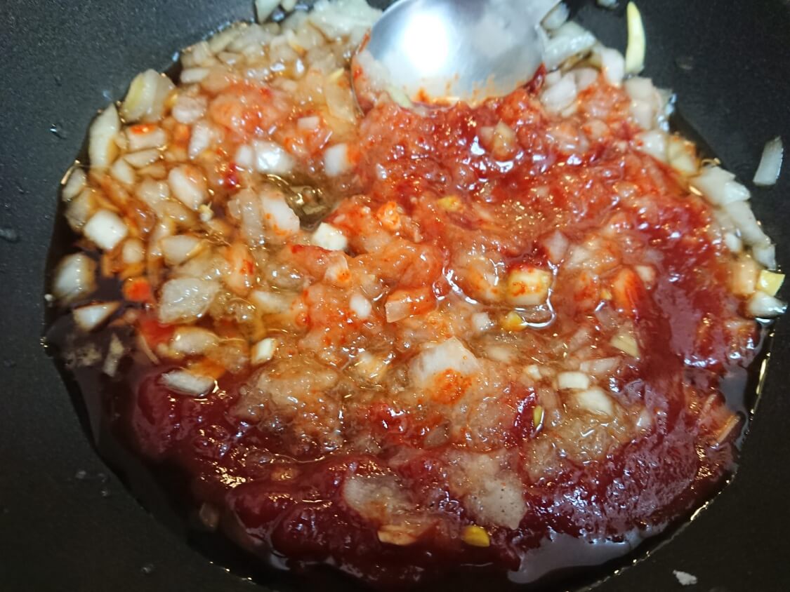 餃子のアレンジに人気♪ヤンニョム餃子のレシピ。コチュジャン入りの甘辛タレの作り方