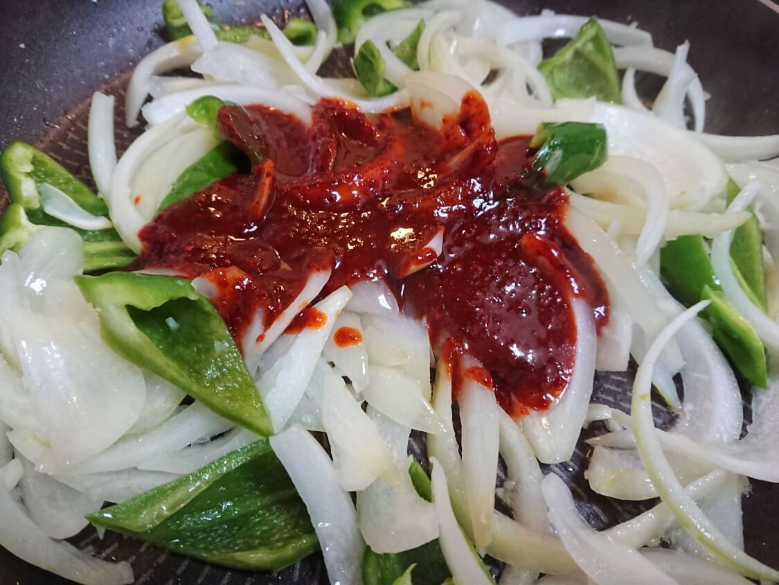 イイダコの旨辛炒め（チュクミポックム）の韓国レシピ。詳しい作り方