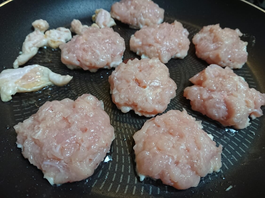 むね肉で！鶏ミンチのヤンニョムチキンハンバーグのレシピ。フライパンで焼く