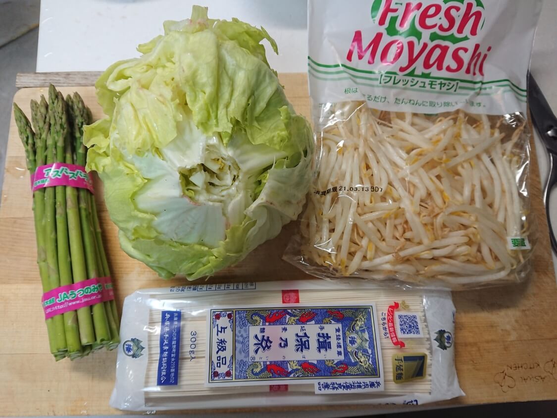 ごま油香る♪甘辛だれ混ぜそうめん（ビビン素麺）韓国人気レシピ。材料と野菜の具