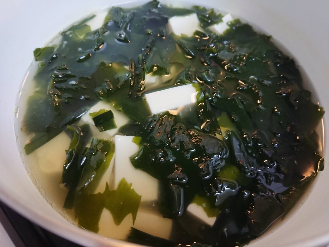 美味しい簡単わかめスープ♪お肉なしの韓国レシピ。具は豆腐
