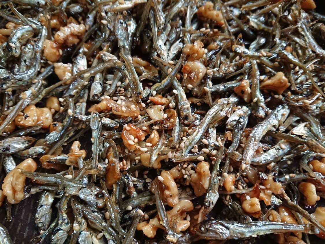 小魚とくるみの佃煮（ミョルチポックム）韓国の料理研究家の人気レシピ。甘辛い味付けと調味料