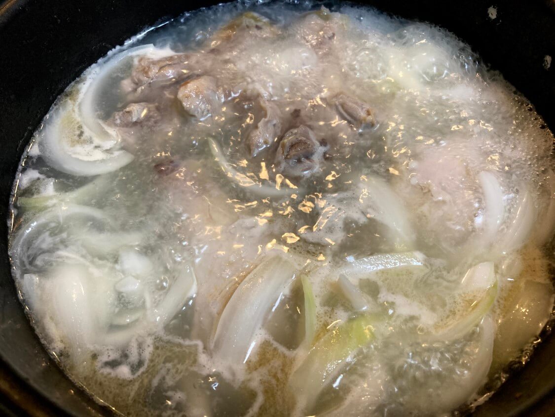 タッコムタン（鶏の煮込みスープ）の韓国レシピ。詳しい作り方