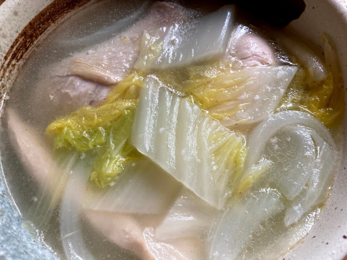 タッコムタン（鶏の煮込みスープ）の韓国レシピ。食べ方と付け合わせ