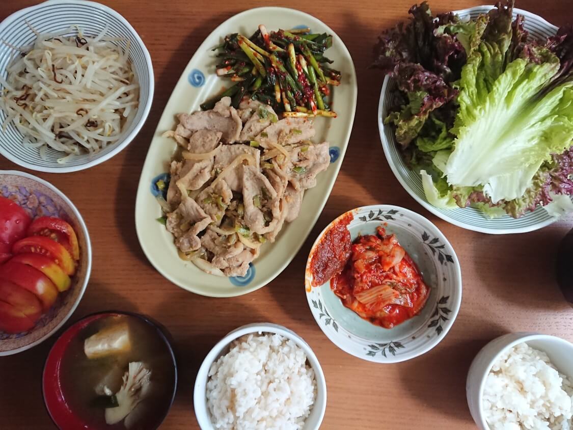 簡単！わけぎ/小ねぎキムチの韓国レシピ。焼き肉、プルコギ、サムギョプサルの付け合わせに