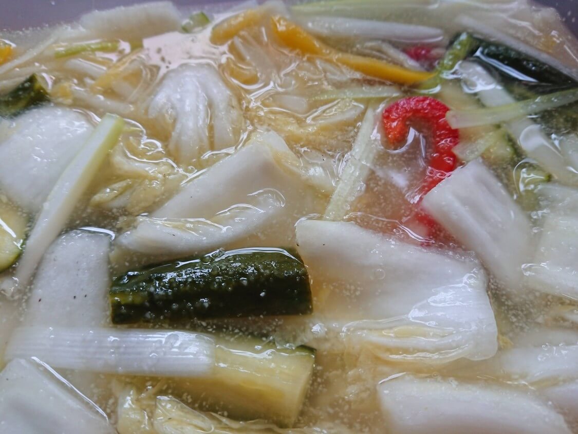 きゅうり入り水キムチ！韓国の人気レシピ。熟成期間と塩加減の調整