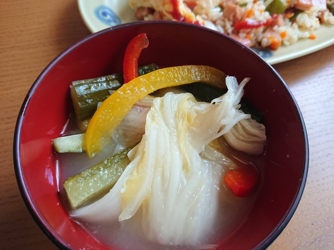 夏は、きゅうり入り水キムチ！韓国の人気レシピ。チャーハンの付け合わせに