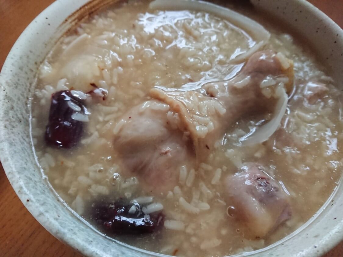 炊飯器で簡単サムゲタン！韓国の人気レシピ。お粥付き♪本格おこげ参鶏湯