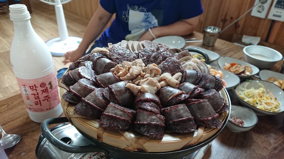 【チェジュ島旅④】人気グルメの豚骨そうめん♪コギグクスとスンデの盛り合わせを食べました