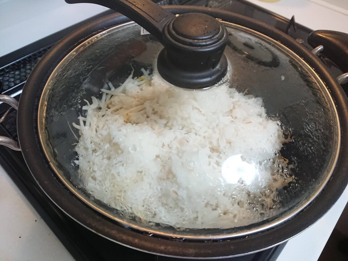 もやしご飯の韓国人気レシピ。鍋＆冷めたご飯で簡単！