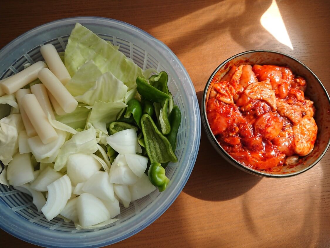 チーズタッカルビのレシピ。具材と野菜、トッポギのお餅