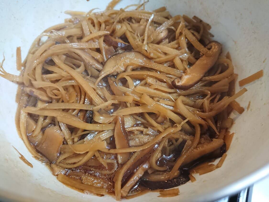 ごぼうのおかず！干し椎茸入りの煮物レシピ