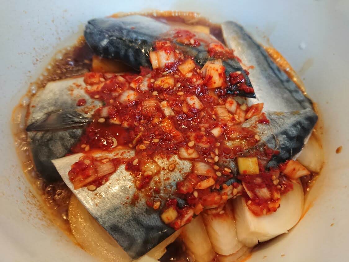 サバのピリ辛煮付け。韓国式の作り方