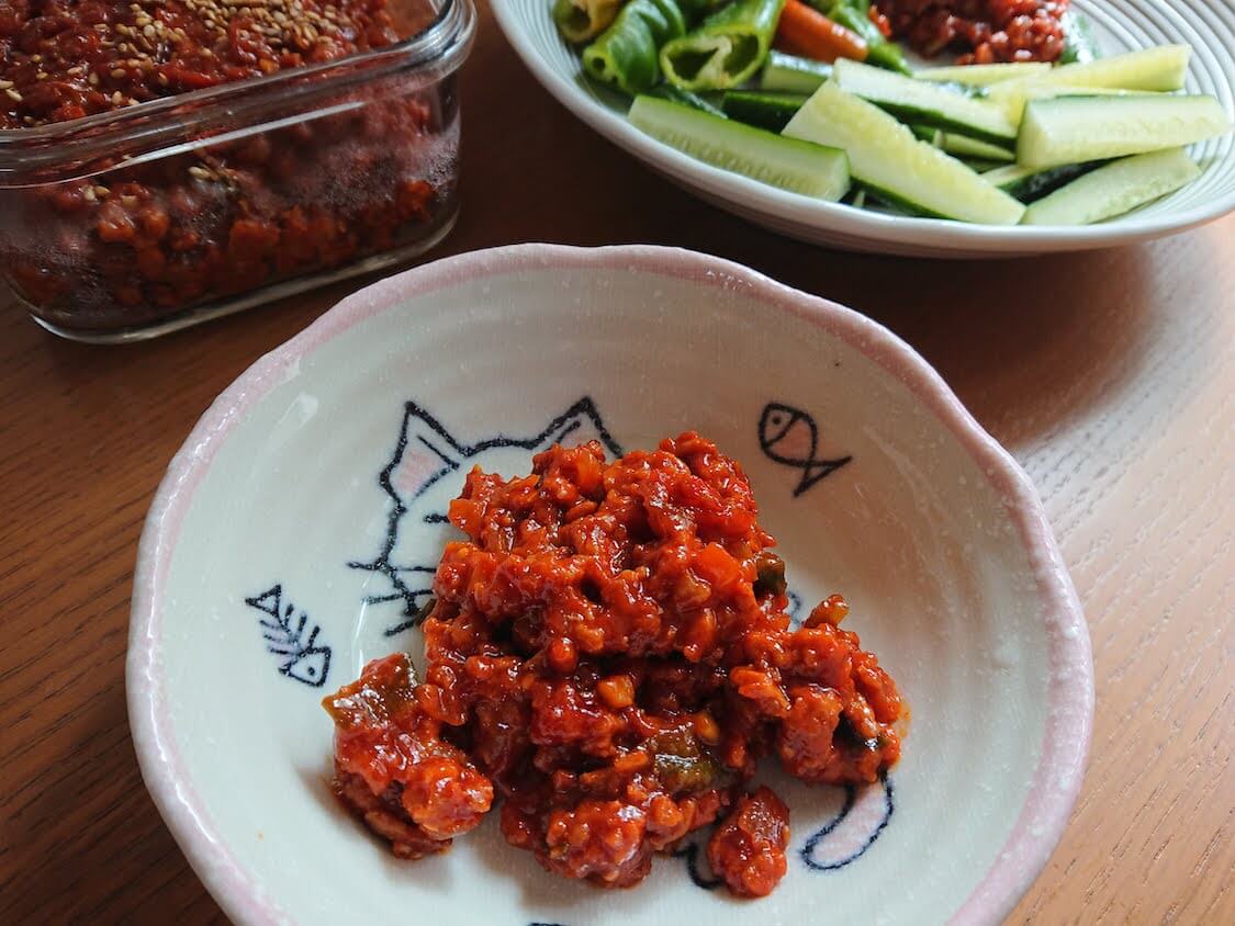 コチュジャン肉味噌、韓国の人気レシピ。ご飯のお供☆野菜のタレ