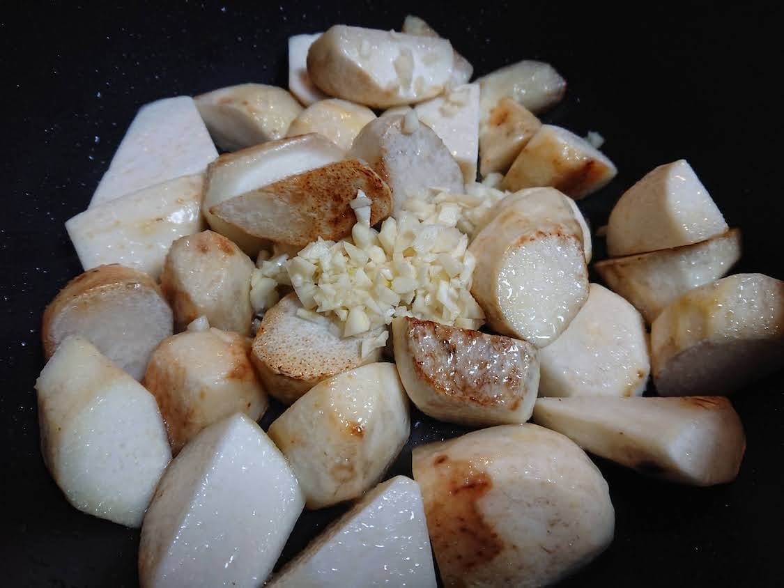 にんにくも！里芋の煮っころがしの作り方。韓国お坊さんの簡単レシピ