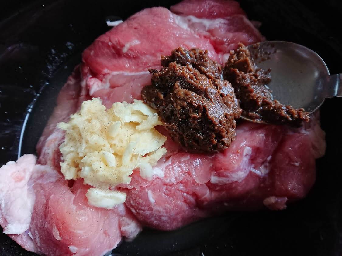 サムパプ（쌈밥）の意味と韓国人の作り方。ポッサムのお肉を準備