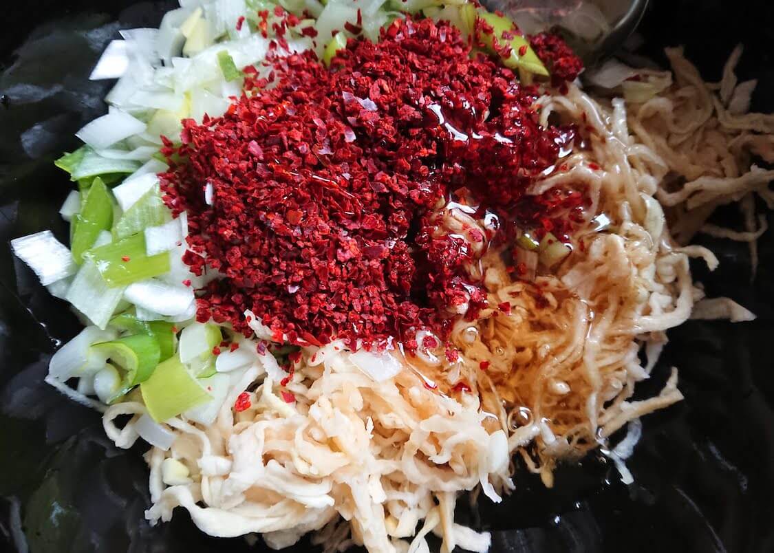 サムパプ（쌈밥）の意味と韓国人の作り方。ネギキムチと干し大根のキムチ、味付けの調味料