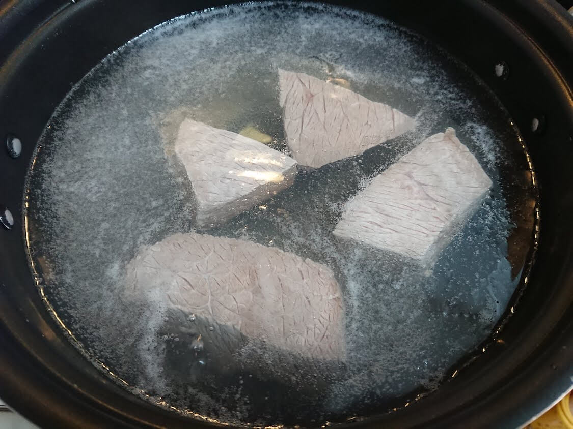 牛肉の醤油煮「チャンジョリム・장조림」の作り方。下茹で