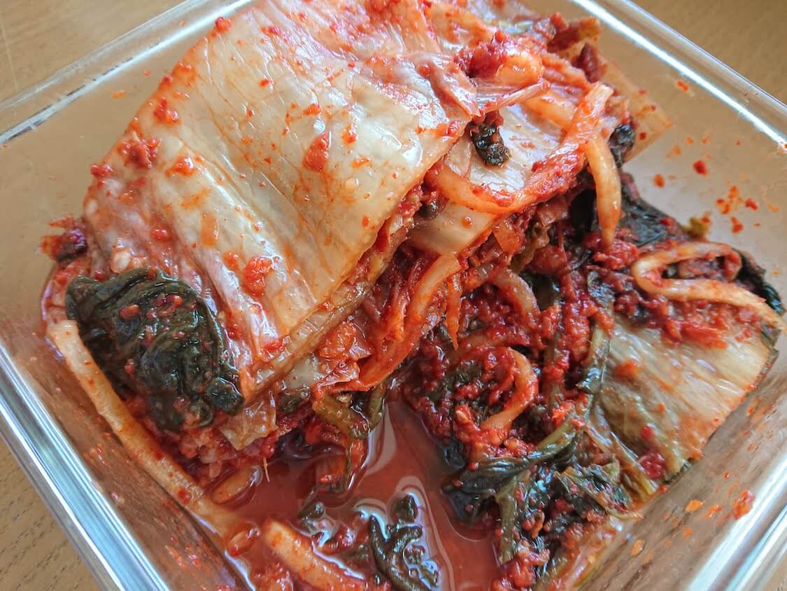 簡単！豚キムチ炒めの材料とキムチ。韓国の人気レシピ