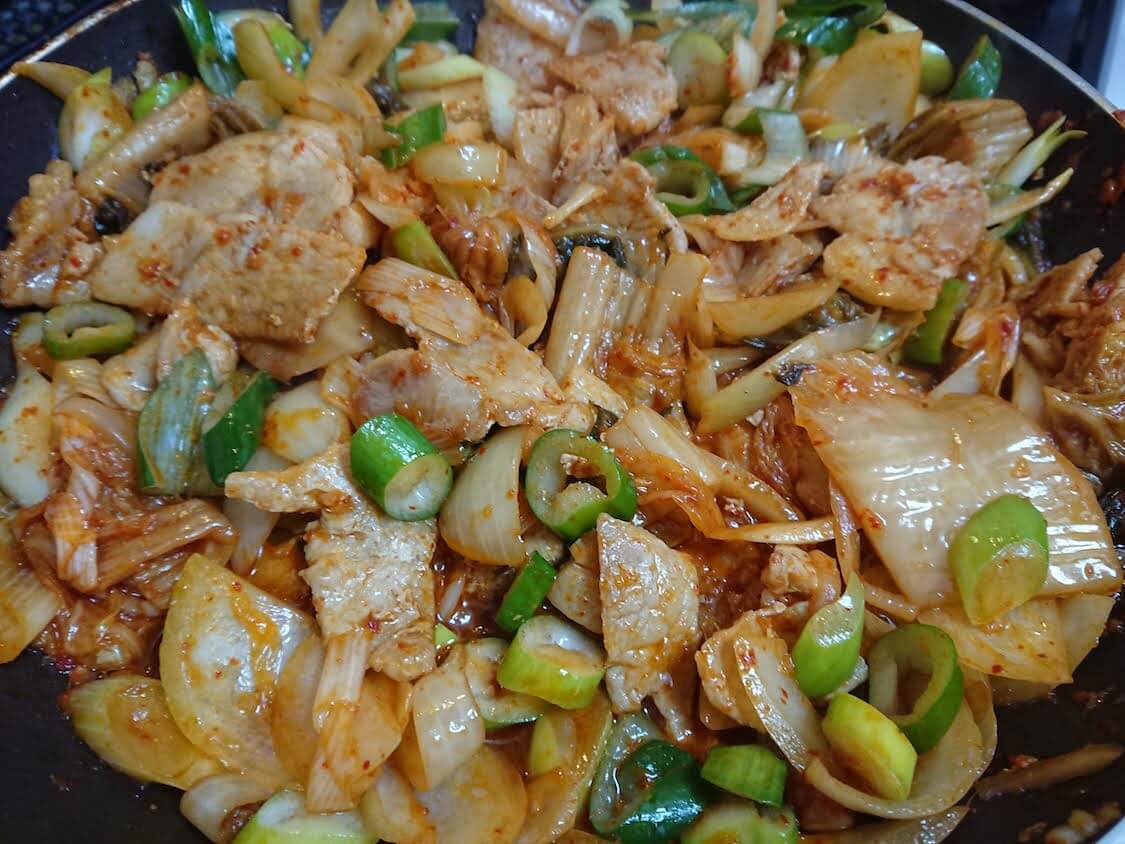 簡単！豚キムチ炒めの作り方。韓国の人気レシピ