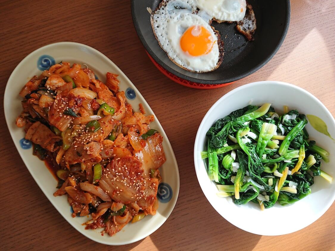 簡単！豚キムチ炒め。韓国の人気レシピからアレンジ＋献立